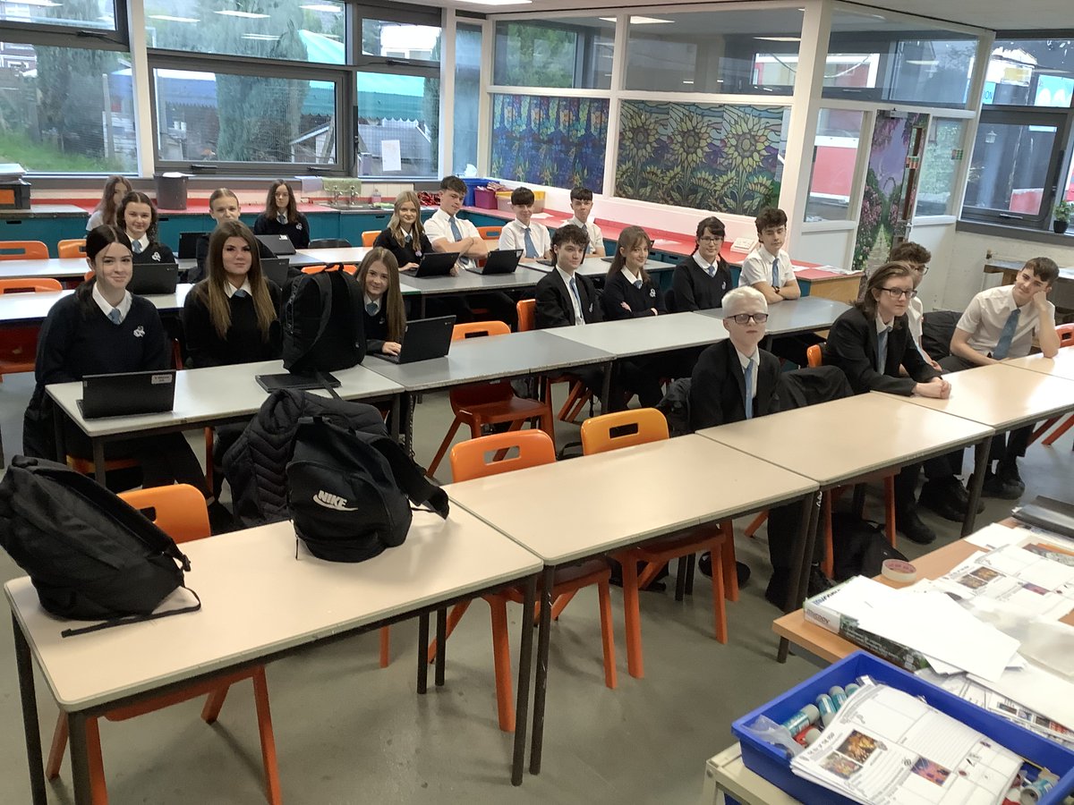Blackwood_Comp's tweet photo. Form of the week for highest attendance W/C 11th Nov goes to year 8PT, and last weeks form of the week goes to year 11EP!
Well done to both form classes, keep up the good work.
#attendancematters https://t.co/16KVr5dFQb
