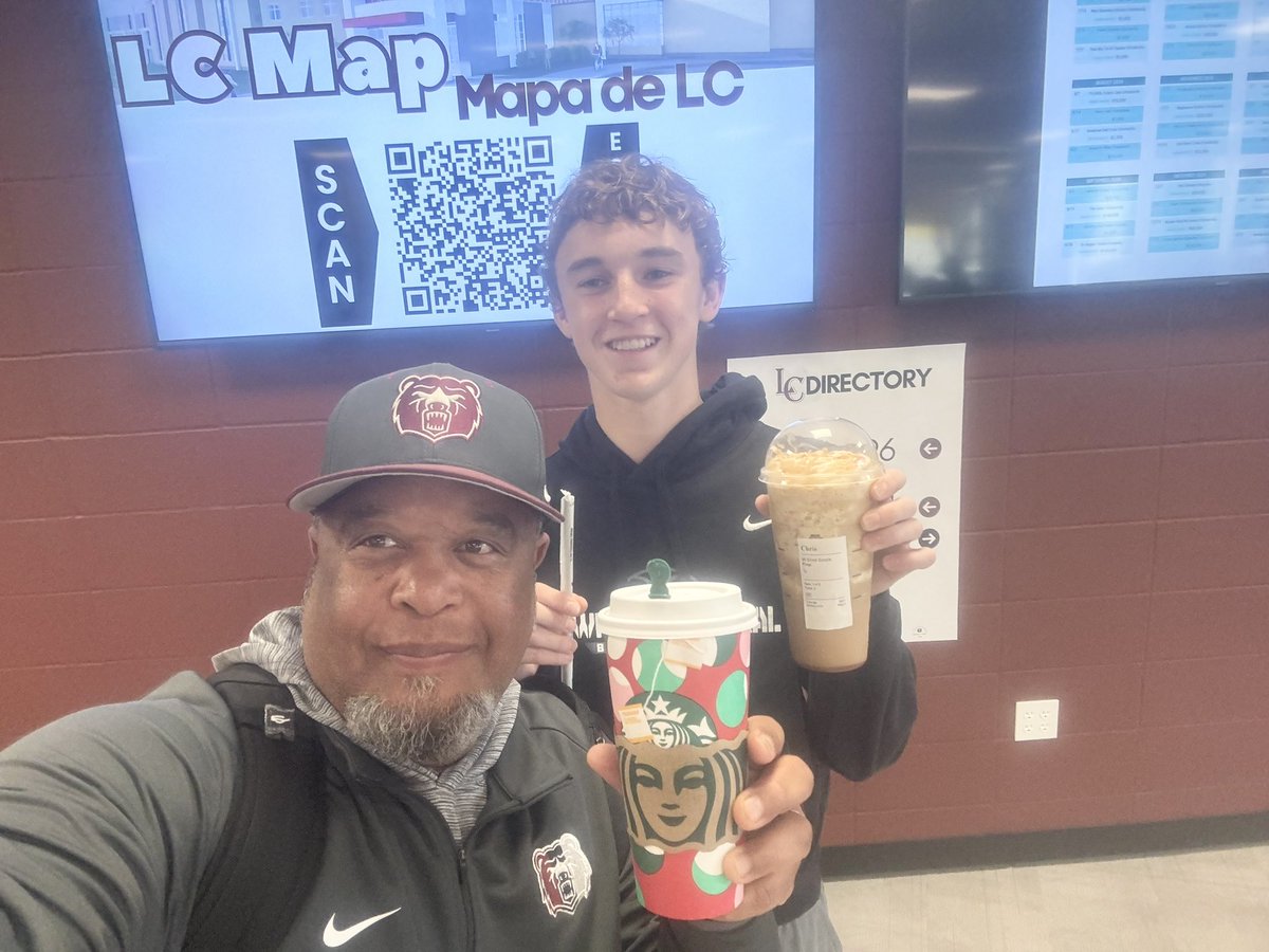 Morehouse_Dad's tweet photo. This @LCHSBears 2nd yr student celebrated his 16th birthday and was treated with a venti @Starbucks Carmel ribbon crunch Frappuccino. It’s not totally coincidental that I’ve been actively recruiting him to join the Bears varsity golf team since last year.😜
#coachkeyslovesthekids https://t.co/DPlRl08t5O