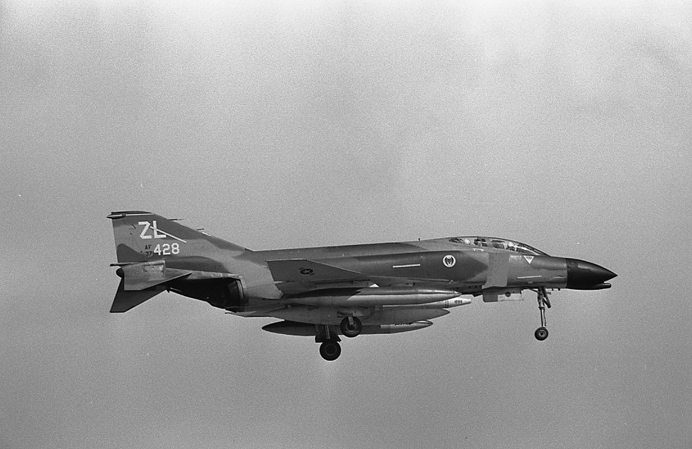 Reddevil0002's tweet image. 74-09-10  KADENA
F-4C  ZL37428(63-7428)
89-10  to  AMARC