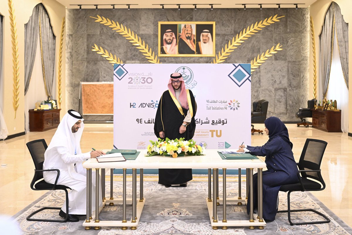 SofaraaUK's tweet photo. وقّعت اليوم #سفراء_رياديون للأعمال مذكرة تفاهم مع شركة #آلية_التعليم ضمن مبادرات #الطائف_94 بحضور سمو محافظ الطائف صاحب السمو الملكي الأمير #سعود_بن_نهار وذلك في مجالات #الابتكار #التطوع_الاحترافي #ريادة_الأعمال

وقع المذكرة سعادة رئيس مجلس الادارة د.فارس المالكي @EngFarisAlmalki https://t.co/FXfrwHqQkP