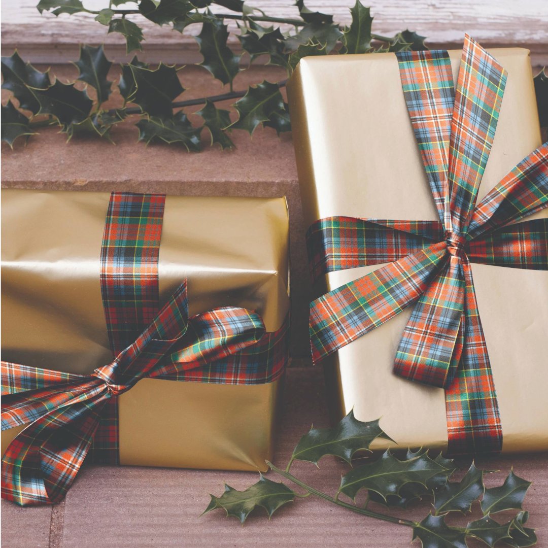 ScotlandShop's tweet photo. Gifts wrapped up in your own clan tartan. Kidd Ancient pictured is quite a rare tartan but we specialise in printing the most unusual & hard to find tartans so you can make your gifts truly unique. We can even overprint the tartan with text ➡️ https://t.co/nxW2ZBIhZ9
#Bowvember https://t.co/gNMnAdRlaM