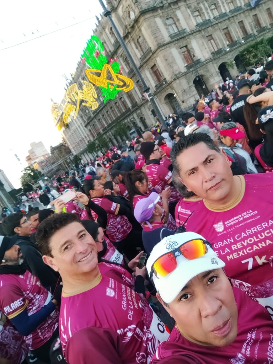 gusrodriher's tweet photo. Carrera de la revolución 
@yoelegicorrer1 
@EntreRunners 
@LoveRunSmile 
@templorunner 
@ManicomioRunner 
@MaratonCDMX https://t.co/0ZYc3khgOM