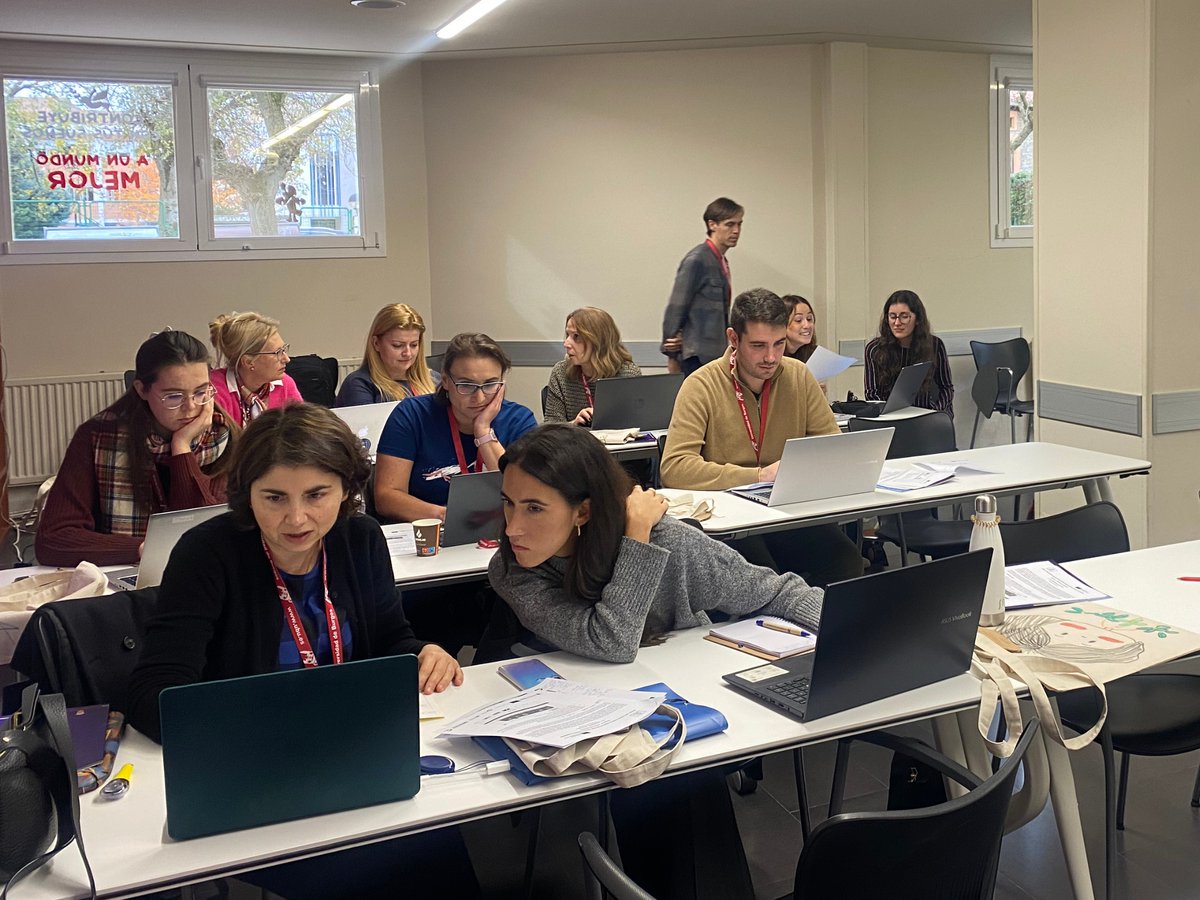 Fundación Miradas (@fmiradastea) on Twitter photo 🔵Esta mañana, Marta Arroyo y Rodrigo Arnáiz han participado junto a profesionales de Serbia, Bélgica, República Checa y Portugal en la primera sesión del encuentro del proyecto europeo <a href="/IDEALProject6/">IDEAL Project</a> , que se celebra esta semana en #Burgos organizado por <a href="/ubuestudiantes/">Universidad Burgos</a> 🔵Esta mañana, Marta Arroyo y Rodrigo Arnáiz han participado junto a profesionales de Serbia, Bélgica, República Checa y Portugal en la primera sesión del encuentro del proyecto europeo <a href="/IDEALProject6/">IDEAL Project</a> , que se celebra esta semana en #Burgos organizado por <a href="/ubuestudiantes/">Universidad Burgos</a>