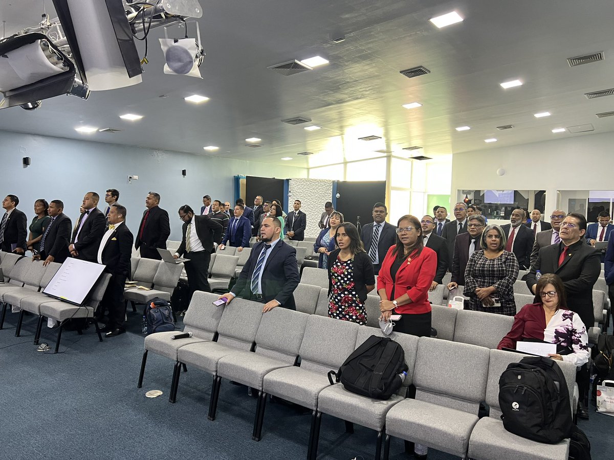 UVOriental's tweet photo. @iunav Líderes y laicos adventistas del séptimo día de todo el territorio de la Unión Venezolana Oriental repiten su misión, visión y valores en el marco de la junta de fin de año UVO 2024.

#UVOenAcción https://t.co/wmDsKNZu3D