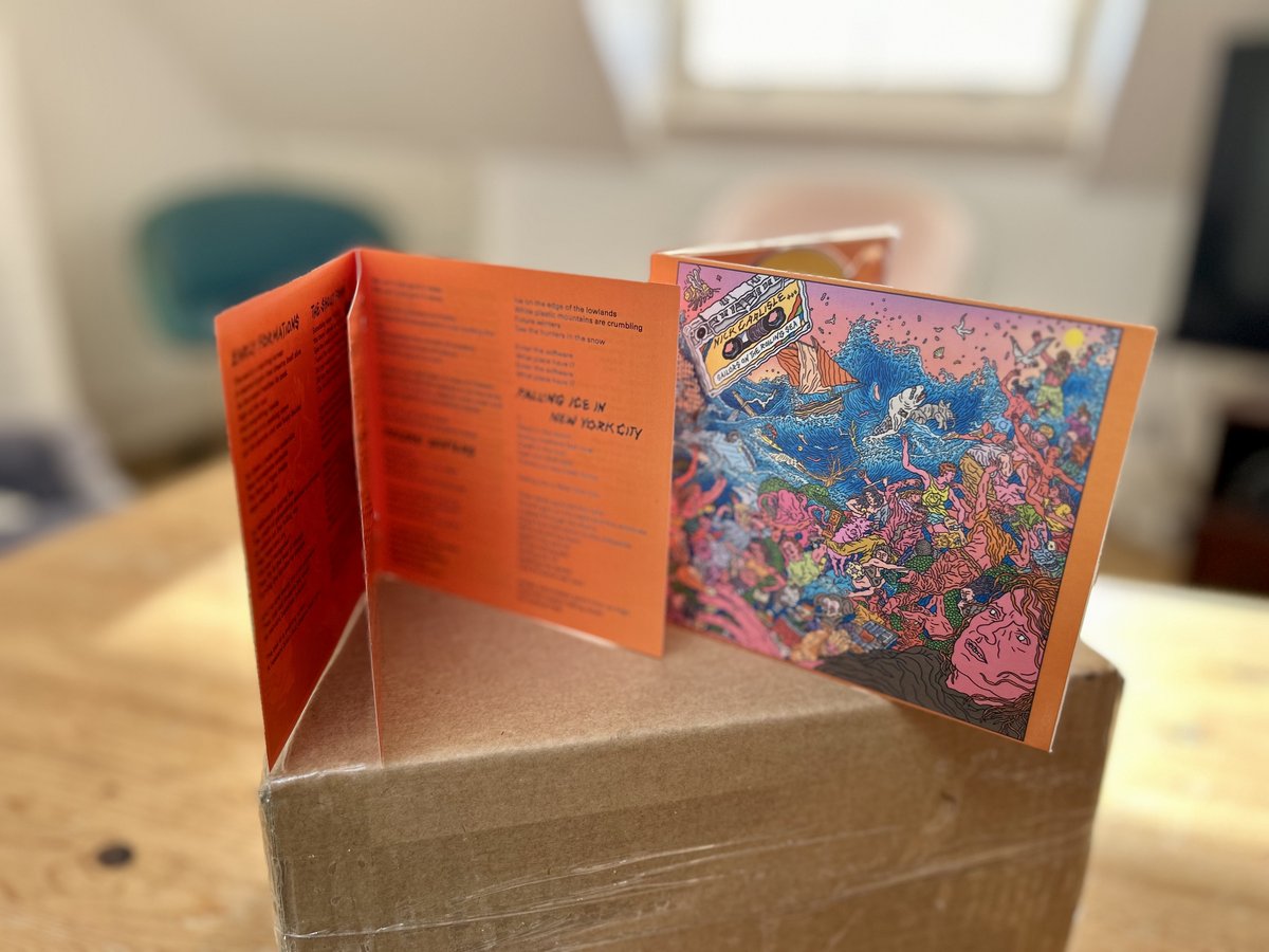 nick_carlisle's tweet image. The CD version of "Sailors On The Roiling Sea" has arrived courtesy @CramDuplication 🌊
Replicated disc in 4 panel digipak &amp;amp; 8 pg booklet w/ lyrics. Out now:
nickcarlisle.bandcamp.com/album/sailors-…
Artwork by @ClemenceMira , photo by Aubrey Simpson
#newalbum #compactdisc #sailorsontheroilingsea