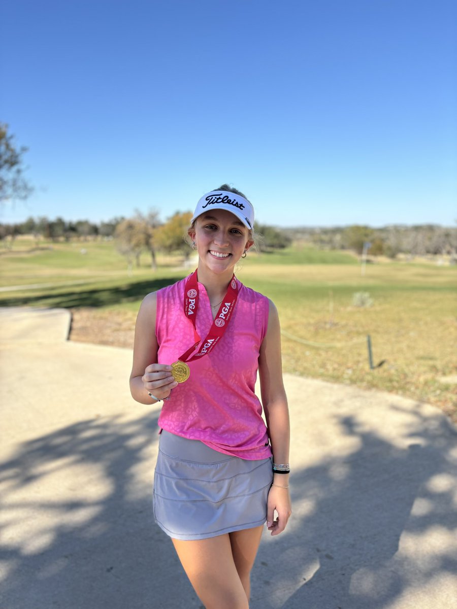Clemens #1 Carli Moy takes first place at the STPGA event at Lady Bird In Fredericksburg during the Thanksgiving Break. <a href="/SCUCISD/">SchertzCiboloUC ISD</a> @SamuelClemensHS