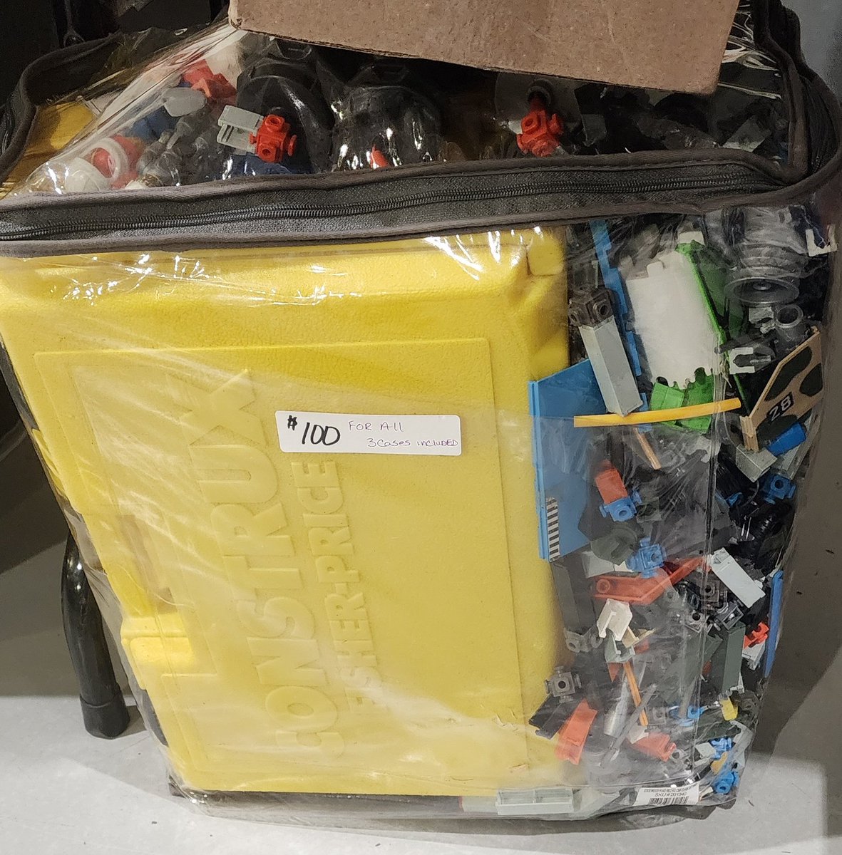 RetroRescueToys's tweet image. Toy Show Sighting $100
Fisher-Price Construx
I already have too many totes full of these.
I ❤️ Construx
#construx