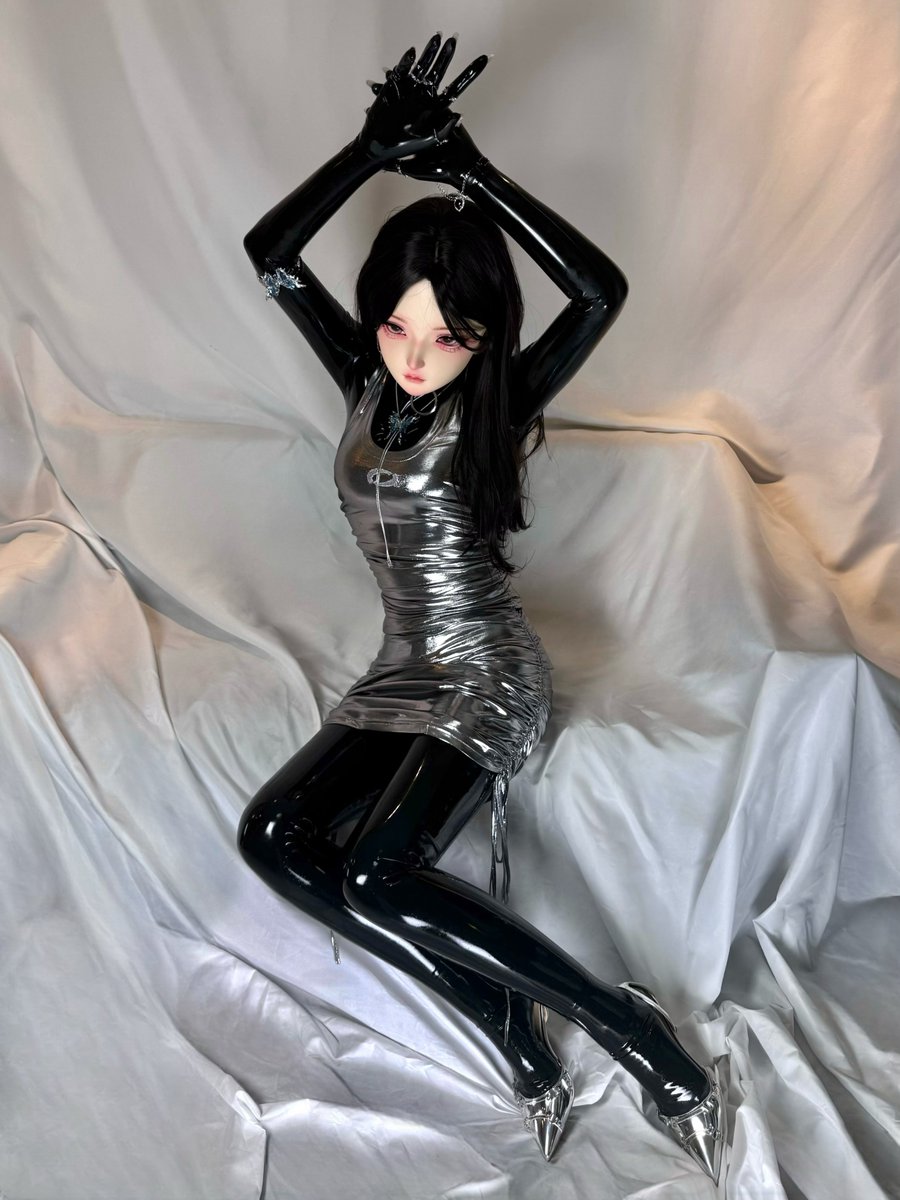 PinkieXiaozhi's tweet photo. 双手交叠，是诱惑，还是妥协？

#latex
#kigurumi https://t.co/rJQJnsAKav