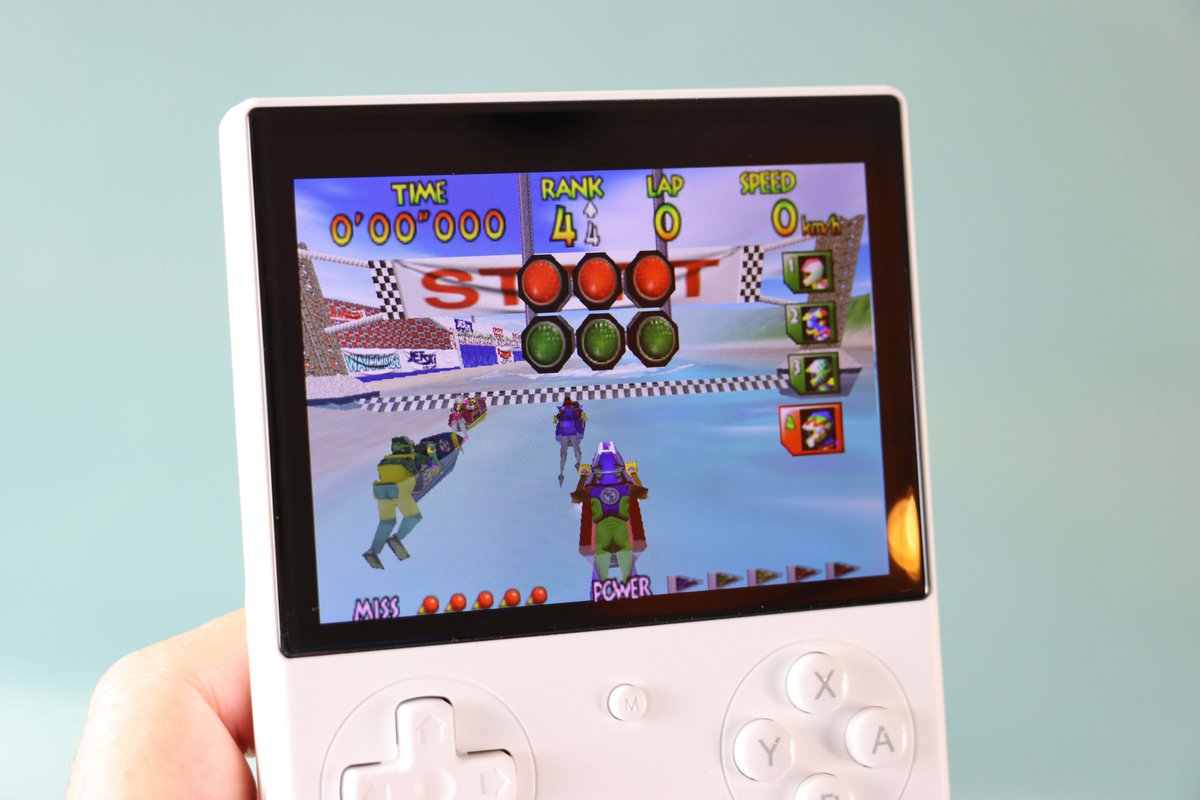 #CONCOURS  🎁
👉Gagnez la console rétro Anbernic RG40XXV qui émule de l'Atari 2600 à la Dreamcast en passant par la PC-Engine ou la SNES ! 
android-mt.ouest-france.fr/appareil/test-… 
👉#Follow <a href="/AndroidMT/">Android MT</a>
👉#Like #RT et #Tag un ami pour participer...   
TAS le 7 décembre 2024 🍀
Les "comptes à