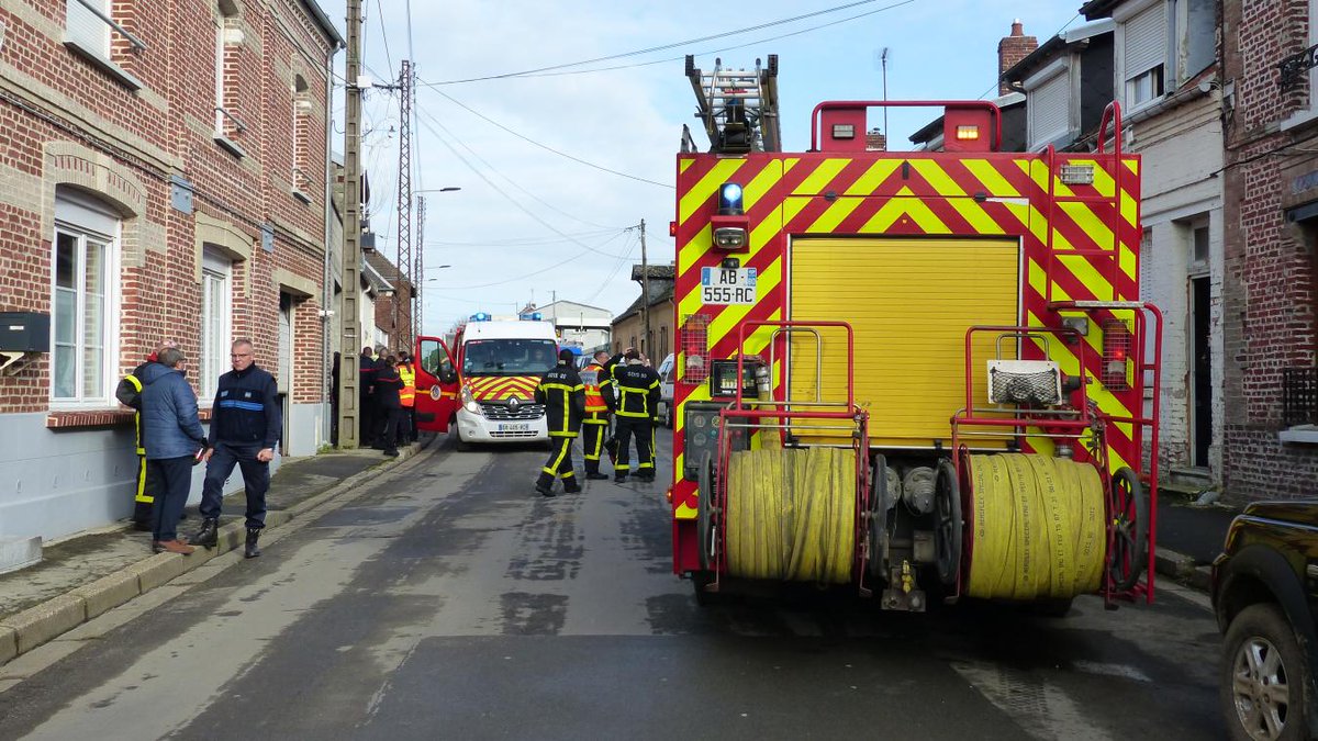 CourrierPicard's tweet photo. Deux personnes légèrement brûlées dans un début d’incendie à #Nesle https://t.co/bOlKm8BJHw https://t.co/nfU6izzb6m