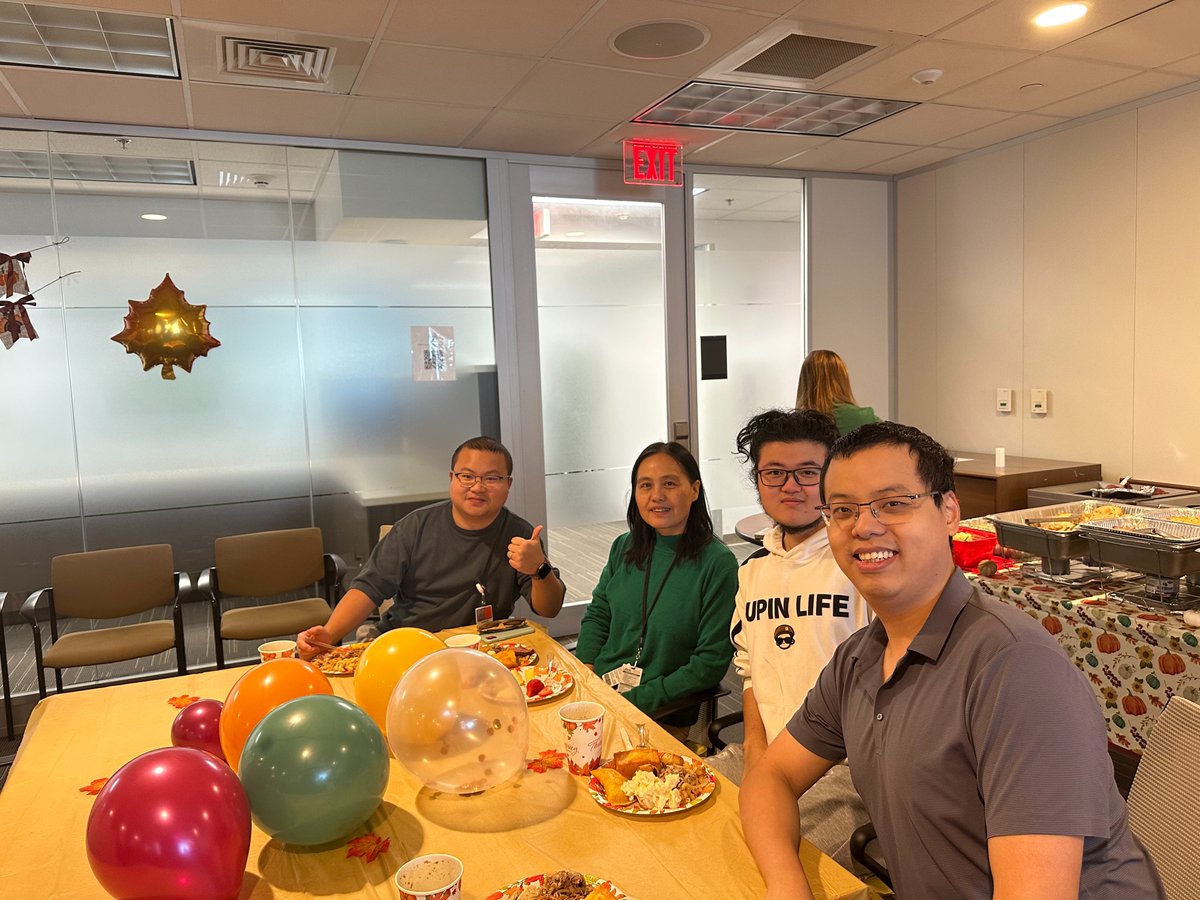 Our DSUI Thanksgiving celebration was wonderful! Grateful for amazing colleagues, delicious food, and a warm sense of community. Thankful to DSUI for giving me the opportunity to start my lab and to my incredible lab members for making science exciting and fulfilling every day!