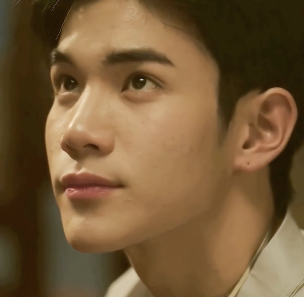itsmeminw's tweet photo. น้อง "แทนรัก" ชื่อเหมาะสมกับหน้าตาที่น่าเอ็นดูนี้มาก จังหวะช้อนสายตาขึ้นมา ตากลมๆแป๋วๆ คือน่ารักสุดหัวใจㅠㅠㅠรอติดตามอีกหนึ่งบทบาทของน้องโฟ้ดนะครับ🤍

GEMFOT RIDING THE WAVE 2025
#TicketToHeaven
#GMMTV2025 @tawattannn 
#Fourthnattawat #โฟร์ทณัฐวรรธน์ https://t.co/nQuqmhaQMo