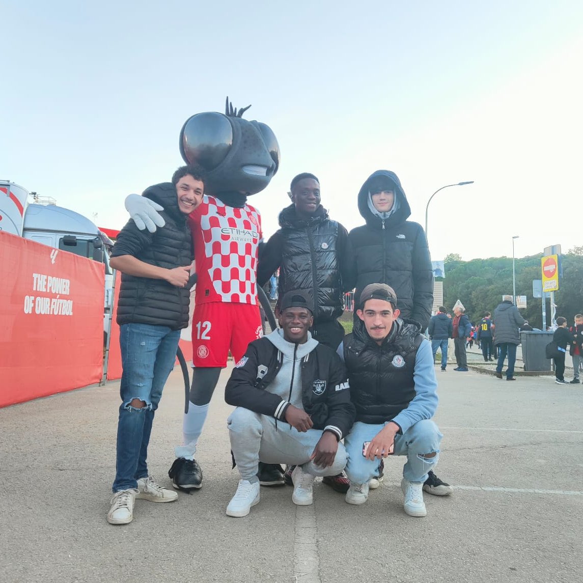 FundacioSERGI's tweet photo. ⚽️❤️Dissabte vam gaudir molt al Montilivi! 🙌🏾
Gràcies @Girona_Cat per una iniciativa que apropa l'oci i l'esport d'elit, oferint oportunitats a qui no sempre hi pot accedir. 👏🏾👏🏾 @GironaFC
#OrgullGironí #portadAcces #projecteINSalt https://t.co/u4e2KkimAc