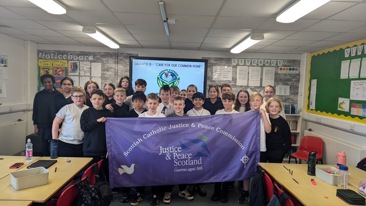 JandPScotland's tweet photo. What a great day we had @StNinianPS visiting their Primary 6s and 7s for a workshop on Laudato Si. 💚🌎

We were so impressed with how much they already knew about Pope Francis' call to care for our common home.

Thank you for all the great discussions and ideas! https://t.co/5YOf35H8fd