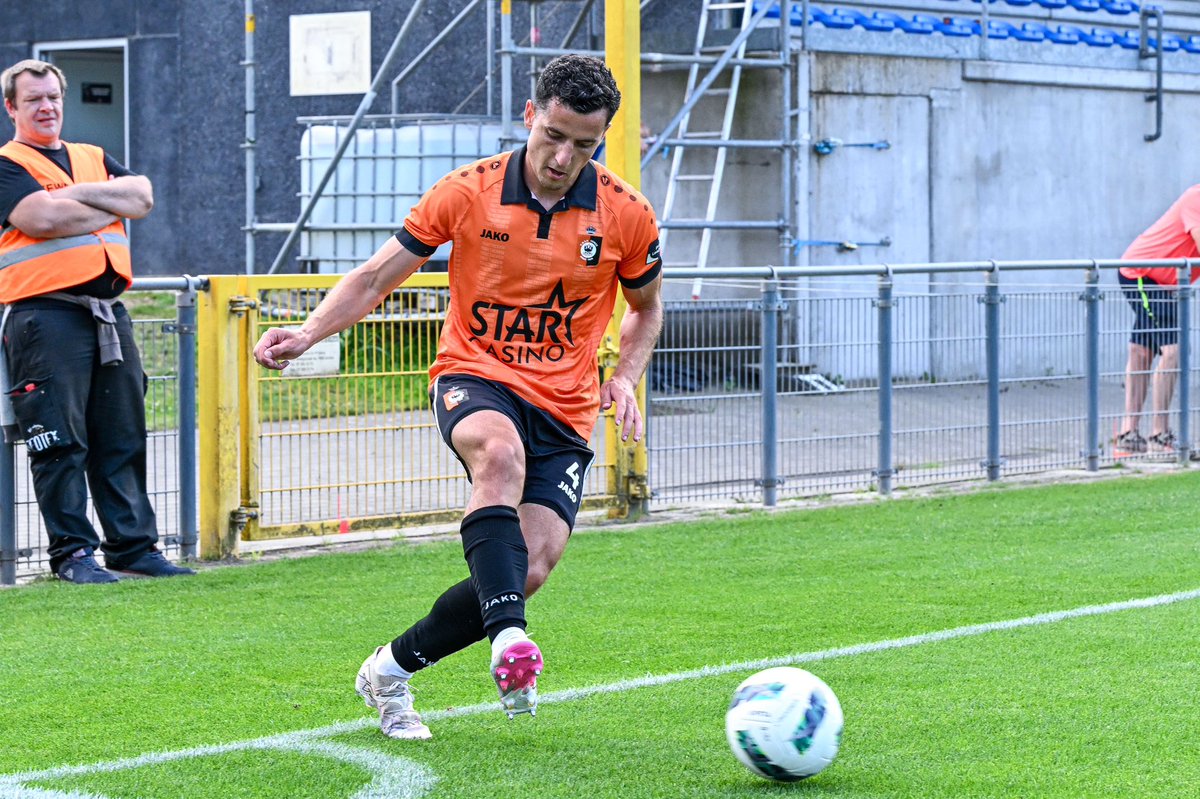 OJO.🕵️ OPORTUNIDADES DE MERCADO‼️

💥El DEINZE  2a Div. Bélgica en grave situación económica 💥.

 👀Saldrían 4 españoles:

➡️ Nacho Miras (portero) 27 años

➡️ G. Almenara (lat.der) 27 años

➡️ I.Burgos (un killer. 20⚽ Torremolinos 23/24) 23 años

➡️ J.Sierra (pivote) 26 años