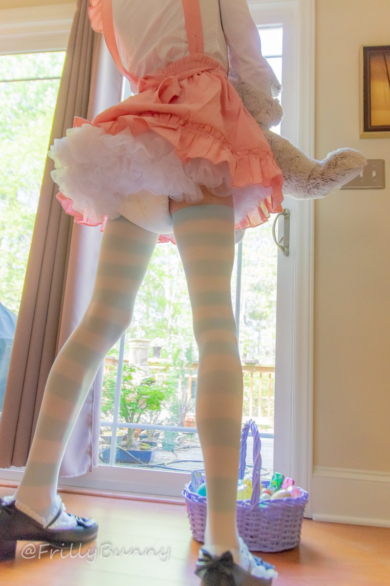 FrillyBunny's tweet photo. Pathetic can be adorable! Just because you're a helpless baby who's stuck in diapers 24/7 doesn't mean you aren't dating material 😘 https://t.co/iNjsmPi4y0