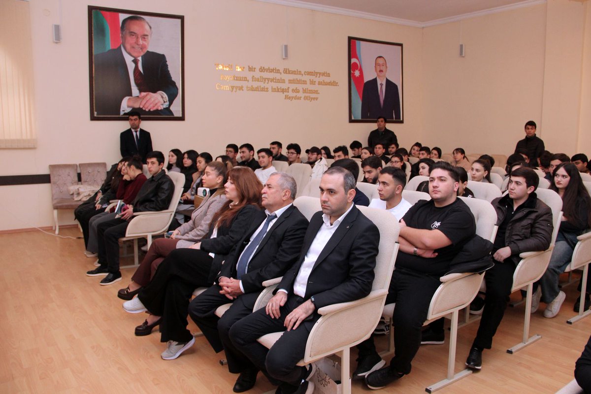 AydanAxundovaa's tweet image. Antiinhisar və İstehlak Bazarına Nəzarət Dövlət Xidmətinin təşəbbüsü və Azərbaycan Dövlət Aqrar Universiteti ilə birgə təşkilatçılığı çərçivəsində tələbələr üçün açıq dərs keçirilib.

Ətraflı - bit.ly/4i120nJ 

#CompetitionGovAz #ADAU