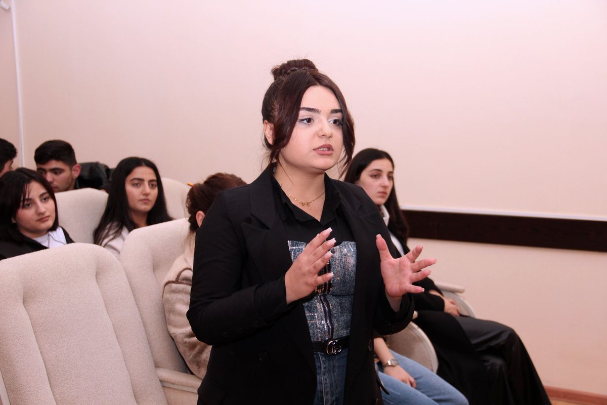 AydanAxundovaa's tweet image. Antiinhisar və İstehlak Bazarına Nəzarət Dövlət Xidmətinin təşəbbüsü və Azərbaycan Dövlət Aqrar Universiteti ilə birgə təşkilatçılığı çərçivəsində tələbələr üçün açıq dərs keçirilib.

Ətraflı - bit.ly/4i120nJ 

#CompetitionGovAz #ADAU