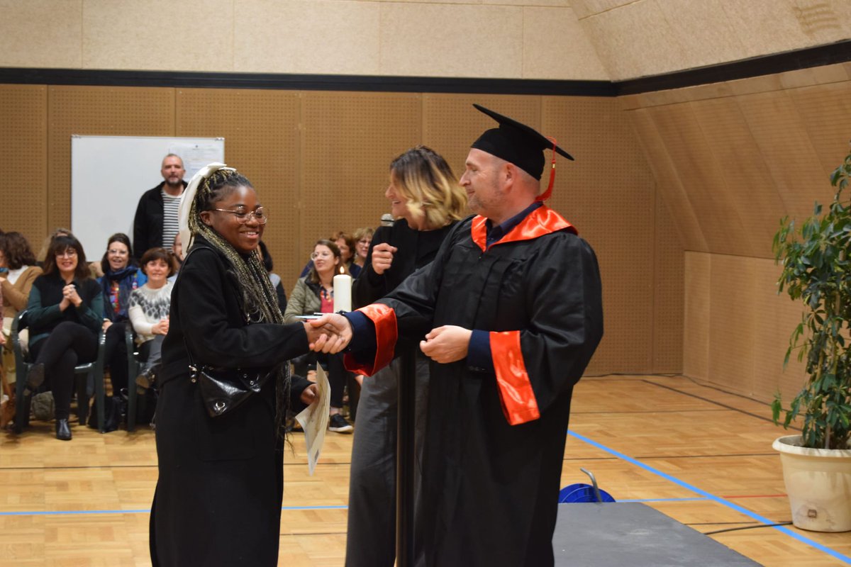 LPCasteret's tweet photo. Promo 2024 honorée par la remise de leurs diplômes aux lauréats des BTS, Bac Pro,CAP, et DNB.
Importance de célébrer pour l'estime de soi et prendre conscience du chemin parcouru et que les efforts et le travail sont récompensés par une certification de l'Ecole Républicaine. https://t.co/ED8LILfLhu