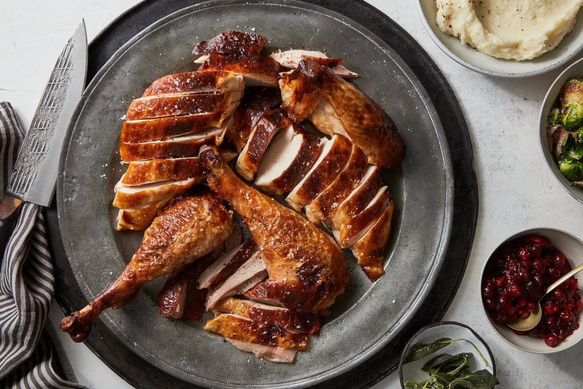 ¿Qué tan saludable es comer pavo?
He aquí lo que dicen los expertos sobre sus beneficios nutricionales y algunas recetas para disfrutarlo todo el año.
nytimes.com/es/2024/11/25/…