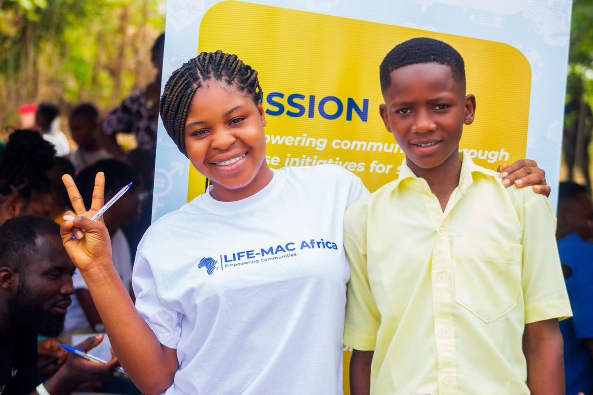 PSP_Gh's tweet photo. Research shows that students with #mentors are more likely to succeed in school and contribute to their communities. #Mentoring builds confidence, improves decision-making and helps learners find their purpose.

#ParadigmShiftProject #LifeMacAfrica #EmpoweringCommunities https://t.co/TUr2jSeifU
