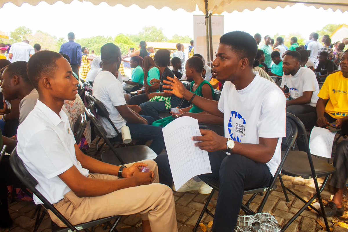 PSP_Gh's tweet photo. Research shows that students with #mentors are more likely to succeed in school and contribute to their communities. #Mentoring builds confidence, improves decision-making and helps learners find their purpose.

#ParadigmShiftProject #LifeMacAfrica #EmpoweringCommunities https://t.co/TUr2jSeifU