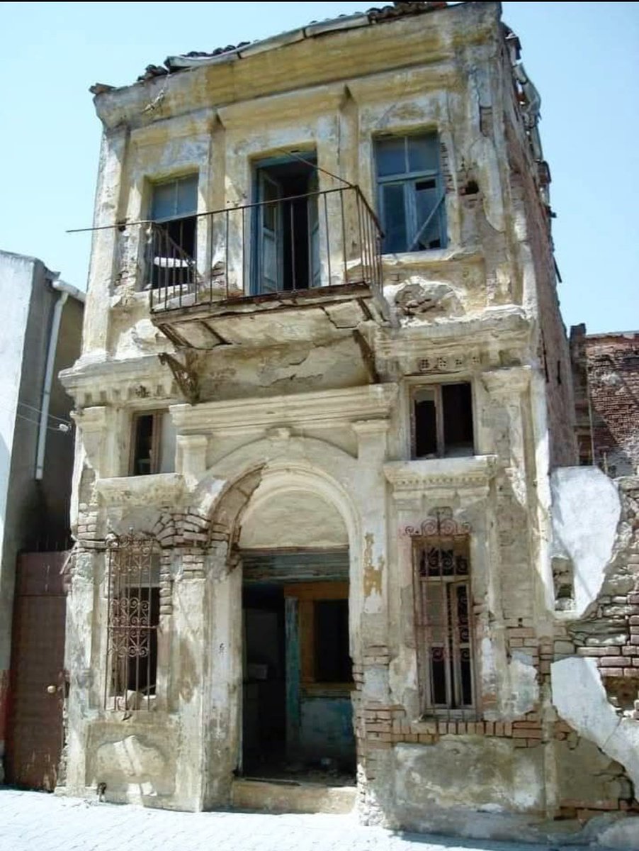 यह हवेली देखकर आप अंदाजा लगा सकते हैं कि इस हवेली और हवेली में रहने वाले लोगों का दौर गुजर होगा अब की हवेली नुमा मकान देखने को नहीं मिलते