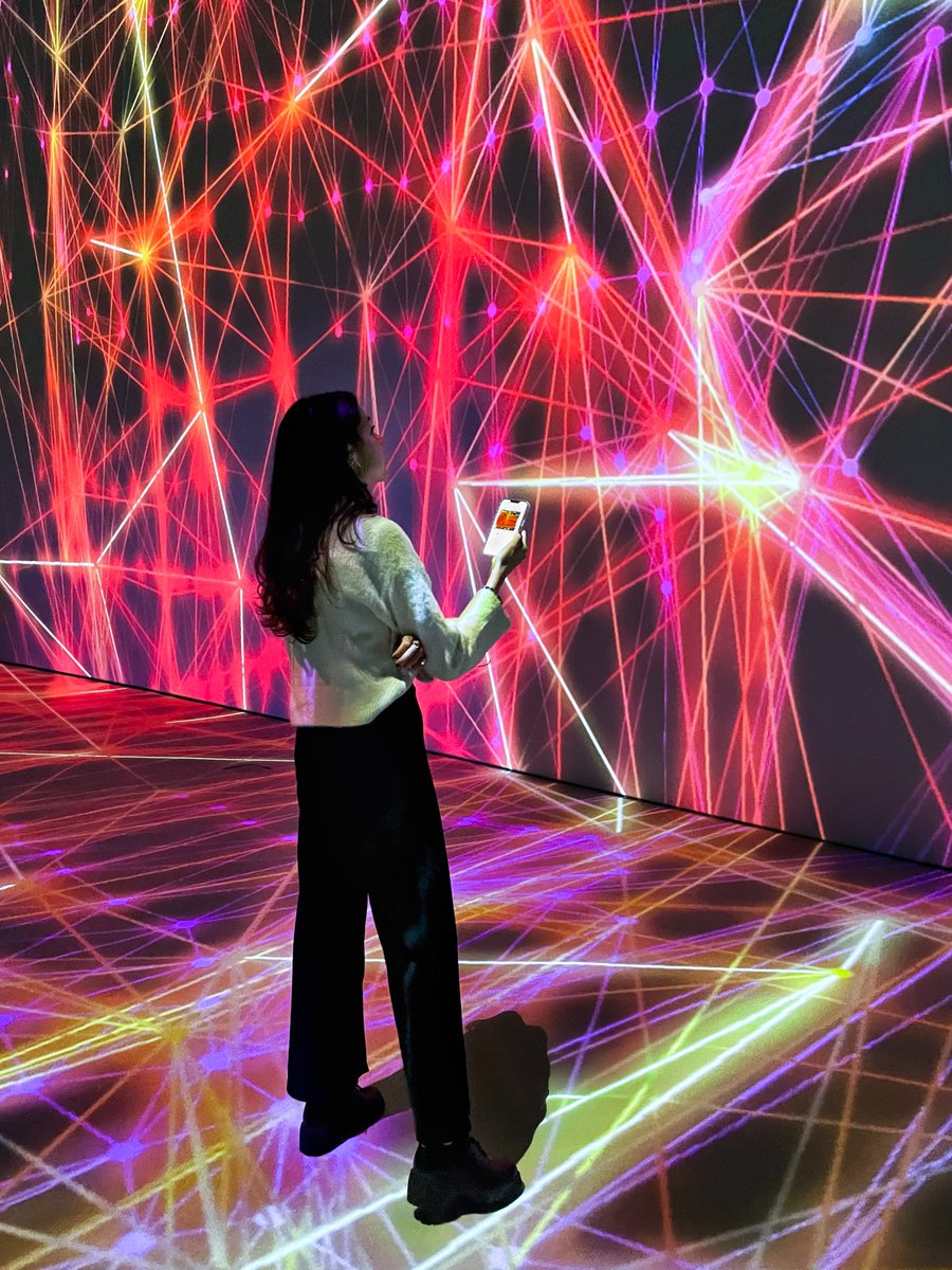 Grand Palais Immersif (@gpimmersif) on Twitter photo 🎧 Découvrez la balade sonore de l’expo PIXELS avec la voix iconique d’Audrey Fleurot, inoubliable voix de Samantha dans HER. 
Percez les mystères de l'expo et profitez de précieux conseils de visite.
Créé par <a href="/rewind_stories/">Rewind</a>
📍 Bastille
📅 Jusqu’au 6/04/25
📸 Jade Solus 🎧 Découvrez la balade sonore de l’expo PIXELS avec la voix iconique d’Audrey Fleurot, inoubliable voix de Samantha dans HER. 
Percez les mystères de l'expo et profitez de précieux conseils de visite.
Créé par <a href="/rewind_stories/">Rewind</a>
📍 Bastille
📅 Jusqu’au 6/04/25
📸 Jade Solus