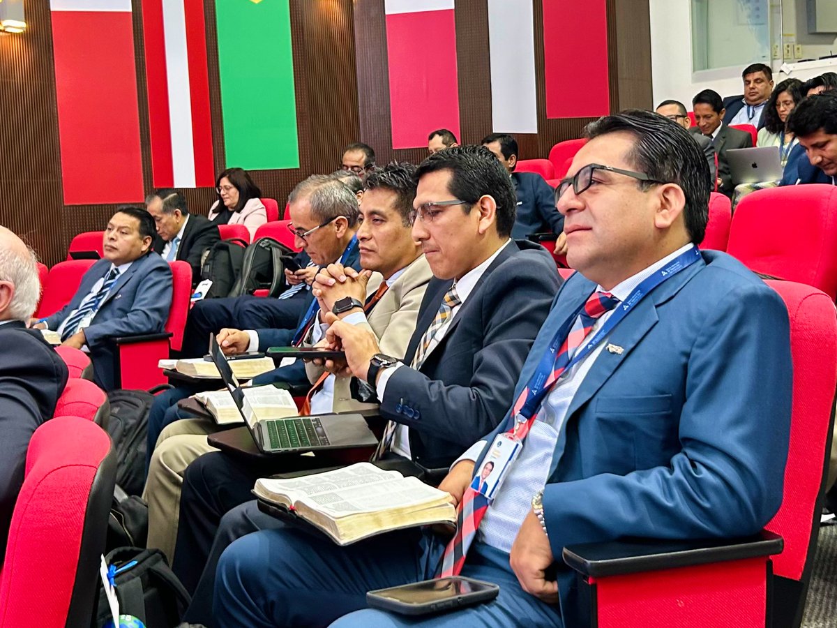 “A un miembro de iglesia se le gana; a un discípulo se le forma”, exhortó el Pr. Raul Gomez, pastor jubilado de la Iglesia Adventista del Séptimo Día, en el mensaje de esta mañana en el #ConcilioAnualUPN 🇵🇪. 

Hoy, meditamos en la necesidad de seguir el método de Cristo.🙏 #RID