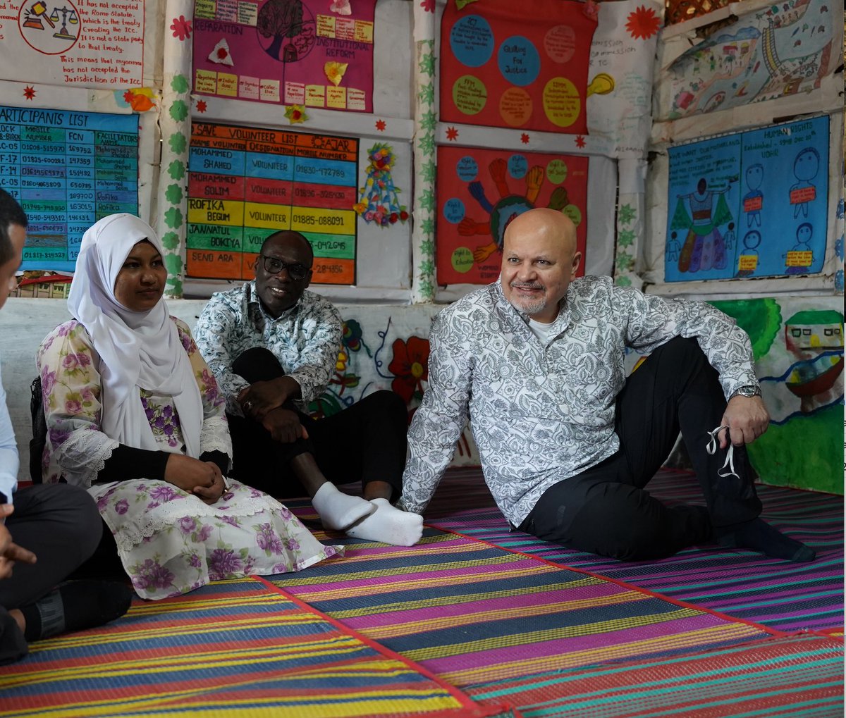 IntlCrimCourt's tweet image. Returning to Kutupalong camp, Cox’s Bazar, #ICC Prosecutor @KarimKhanQC spoke w/ human rights documenters from Rohingya Justice Initiative &amp;amp; Asia Justice and Rights.

Partnership w/ Rohingya victims &amp;amp; civil society central to accelerated progress in #ICC investigations.