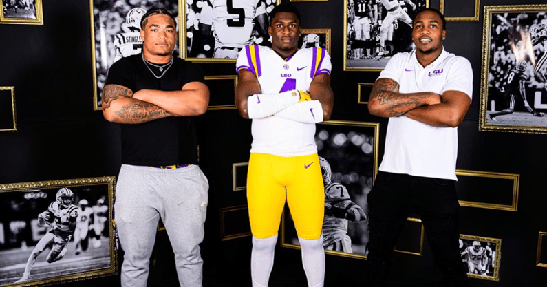 Sheadixon's tweet photo. Michigan's attempt to flip an #LSU commit in Indiana 4-star + Top 150 prospect Damien Shanklin fell flat.

Shanklin is signing with the Tigers next week + enrolling in January, he tells me.

“I got a better bond with LSU and it feels like home."

More➡️: https://t.co/QuIGb3Iypm https://t.co/0NidrnmZh7
