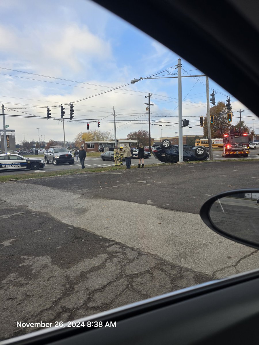 ThomasBGKY's tweet photo. 2 vehicle accident, morganton road &amp; north sunrise intersection... one vehicle upside down against the Pole.

@joeimel https://t.co/JpojbU6IJK