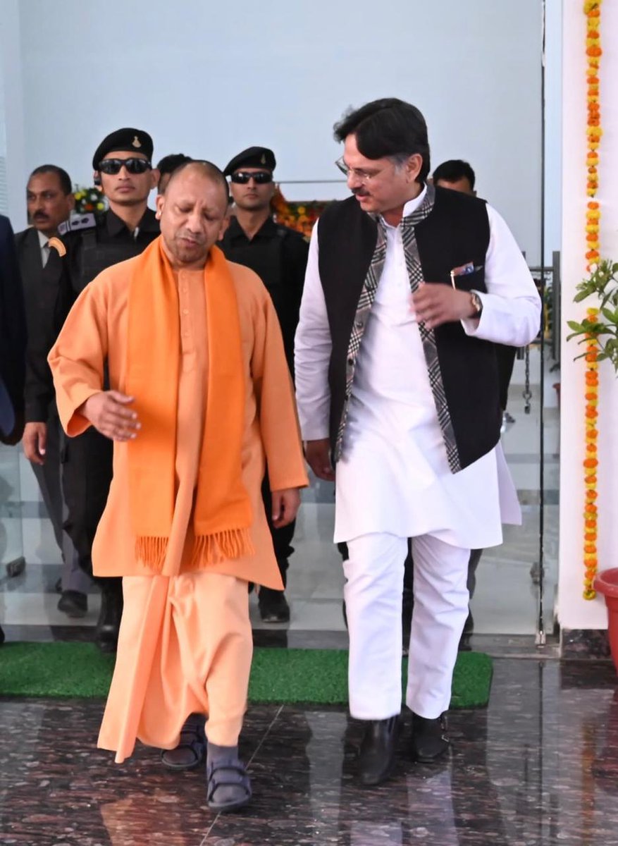 RajeshwarS73's tweet image. It is always an honor, pleasure, and privilege to meet the Honorable CM Yogi Adityanath ji. His vision, dedication, and unwavering commitment to the development of Uttar Pradesh are truly remarkable. A leader with incredible foresight!

#UPDevelopment 
@myogiadityanath