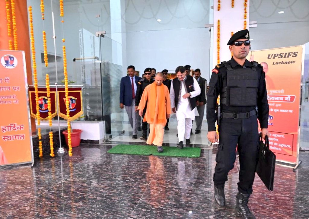 RajeshwarS73's tweet image. It is always an honor, pleasure, and privilege to meet the Honorable CM Yogi Adityanath ji. His vision, dedication, and unwavering commitment to the development of Uttar Pradesh are truly remarkable. A leader with incredible foresight!

#UPDevelopment 
@myogiadityanath