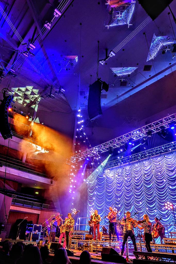 Barbara Kerridge (@barbajk) on Twitter photo Fabulous night in Manchester... fiddling...bouncing...marching past and up to the rigs and down to jigs and celebrations as <a href="/kaffoozalum/">Maureen Musson</a> 100th <a href="/bellowheaduk/">Bellowhead</a> show Fabulous night in Manchester... fiddling...bouncing...marching past and up to the rigs and down to jigs and celebrations as <a href="/kaffoozalum/">Maureen Musson</a> 100th <a href="/bellowheaduk/">Bellowhead</a> show