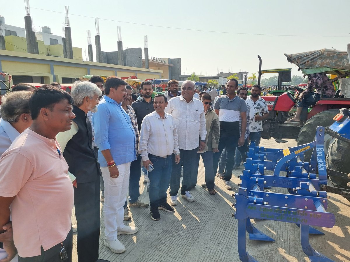 ખેતીવાડી શાખા, જીલ્લા પંચાયત,વડોદરા દ્વારા શિનોર તાલુકાના સેગવા  ખાતે ફાર્મ મિકેનાઇઝેશન એસેટ વેરીફીકેશન કેમ્પમાં શિનોરના માન.MLA, શ્રી અક્ષયભાઈ, જી પં,ઉપ પ્રમુખ-અશ્વિનભાઈ <a href="/ddo_vadodara/">District Panchayat Vadodara</a> <a href="/Info_Vadodara/">Info Vadodara GoG</a> <a href="/CMOGuj/">CMO Gujarat</a> <a href="/InfoGujarat/">Gujarat Information</a> <a href="/narendramodi/">Narendra Modi</a> <a href="/Bhupendrapbjp/">Bhupendra Patel</a> <a href="/DAO_Vadodara/">District Agriculture Officer,Vadodara</a> <a href="/CMOGuj/">CMO Gujarat</a> <a href="/ZeeNews/">Zee News</a>