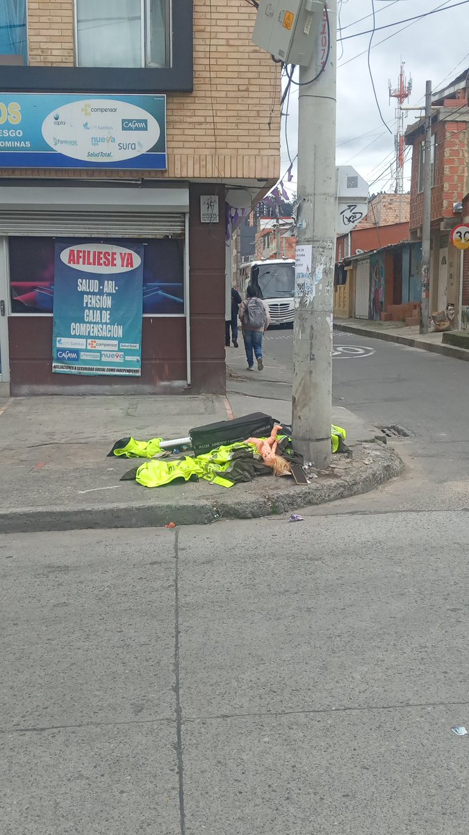 Juankk65's tweet photo. #Denuncia  Hoy 26 de nov 9:40 am esquina Calle 163A Cra 8 San Cristóbal Norte cerca a la Estación de Policía Usaquén (Calle 165 Cra 8C) https://t.co/OSnSvkzuuP