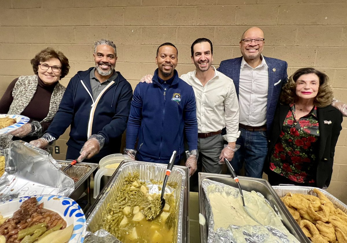 RubenKihuen's tweet photo. Was grateful to join @SenJackyRosen, @RepHorsford, Attorney General @AaronDFordNV, and Las Vegas Mayor-Elect @Berkley4Mayor at the 3rd Annual Blessed Giving dinner. Thank you @MinisterStretch and Commissioner @WillMcCurdyII for organizing this event for families in our community. https://t.co/rUZdK6QfeC