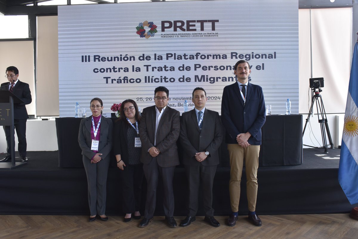 Eurofront_UE's tweet photo. El combate contra la trata de personas y el tráfico ilícito de migrantes requiere el involucramiento y la cooperación de todos y todas.

Por eso, en Bolivia, inició la III° Reunión de la Plataforma contra la Trata de Personas y el Tráfico Ilícito de Migrantes PRETT.

#AlertaTrata https://t.co/CkgZRZHTko