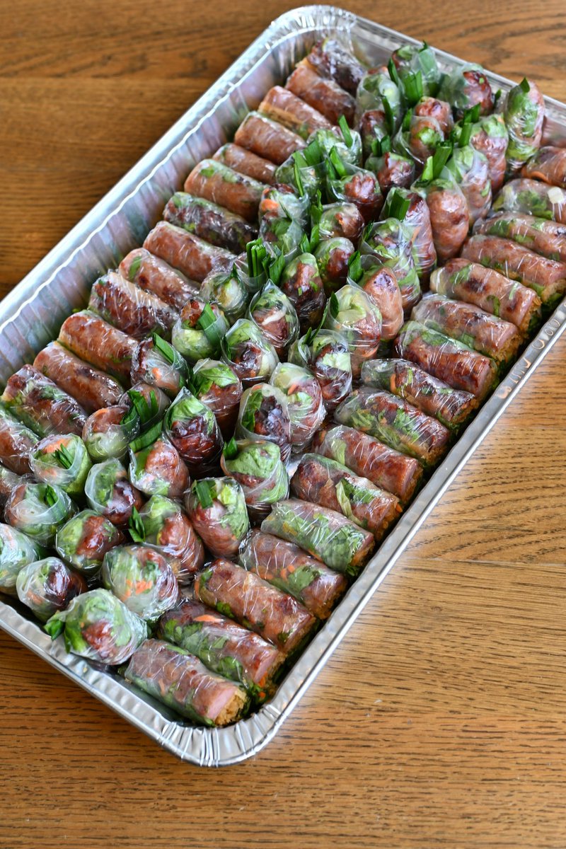 BrodardOC's tweet photo. Holiday gatherings are better with our party trays! Which spring rolls are you serving your guests this year?
•“Bo Bia” Rolls
•Grilled Pork Spring Rolls
•Grilled Shrimp Spring Rolls
•Fresh Shrimp &amp; Pork Spring Rolls
Or maybe your own favorite combo?
📞 657-247-4401. https://t.co/smXIuZKU5A