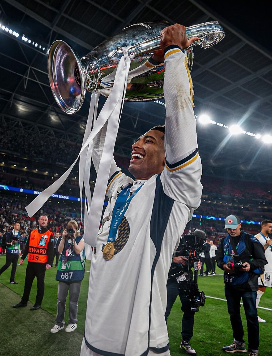 FabrizioRomano's tweet photo. ⚪️✨ Jude Bellingham: “Ballon d’Or? Well, when we won the Champions League… that was our Ballon d’Or”. https://t.co/QnAs8FGRYO