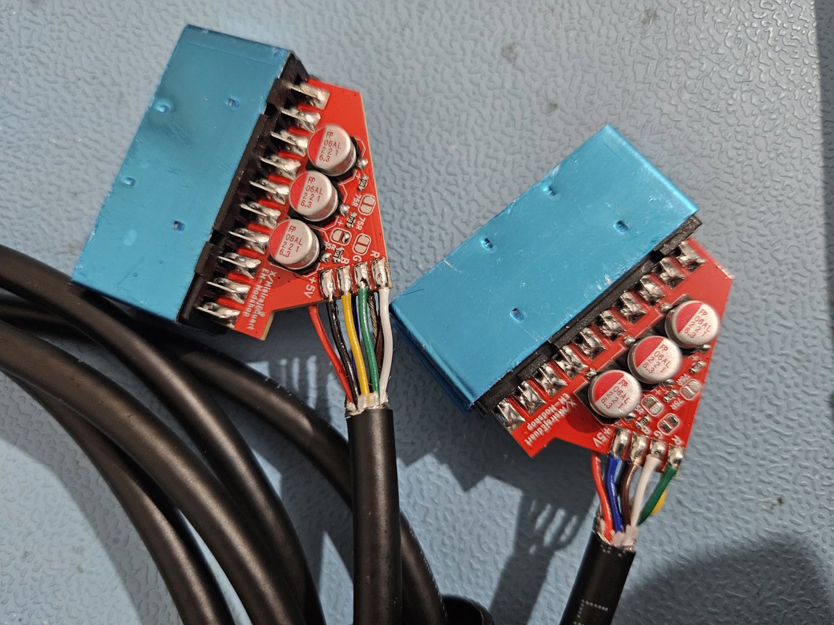 MisirajEduart's tweet image. 2x Mega Drive 2 #RGB Scart cables build and shipped out

- CSYNC
- Polymer caps matching the new red pcb design
- High quality 9pin mini din connectors
- 1.5m (5ft.)

#scart #genesis2 #sega #megadrive2 #gaming #retro #RETROGAMING #games