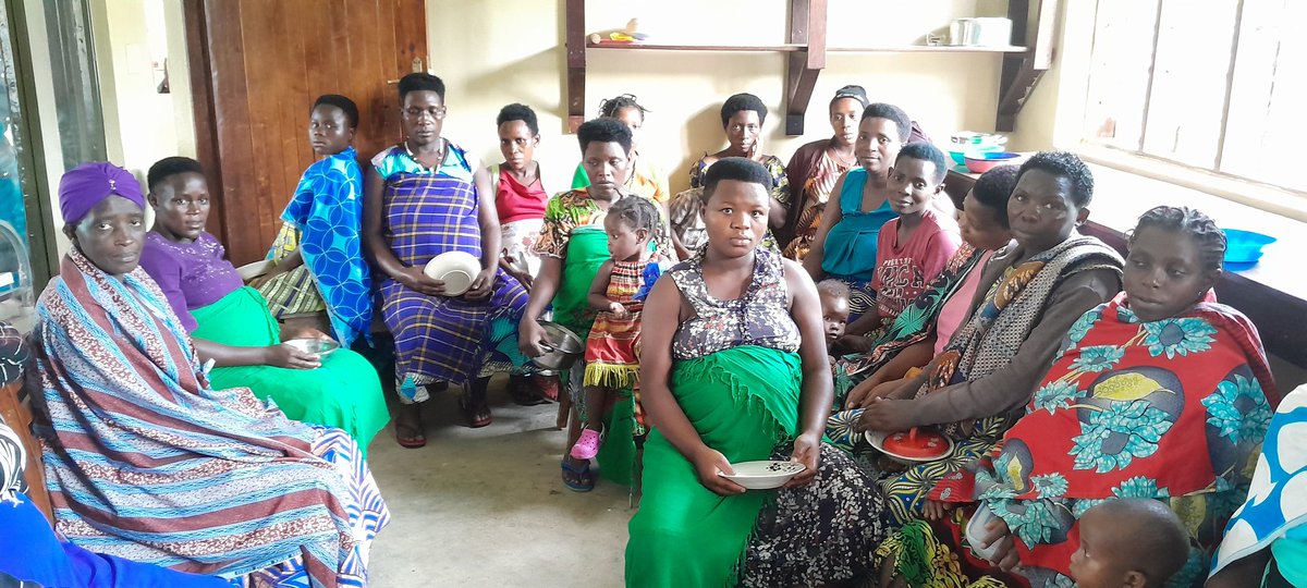 NutritionistKD's tweet image. Every Tuesday is #CookingSession that is usually targeting Paediatric Mothers attending to children and Pregnant Mothers waiting in the Mothers waiting hostel.

@Bwindihospital we believe in Prevention, whereas treatment follows, continuous health education go on Every Tuesday