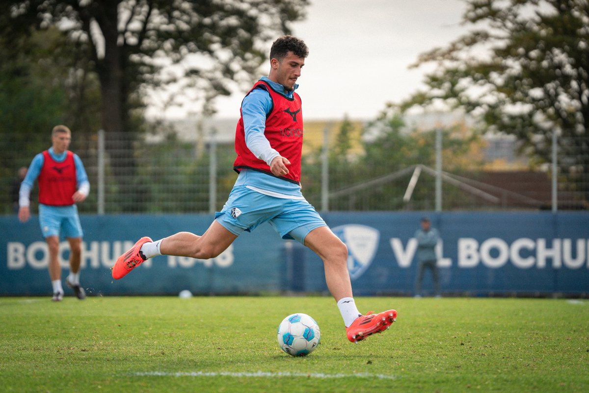 VfLBochum1848eV's tweet photo. ℹ️ Die blau-weiße Trainingsgruppe wird verkleinert. Mo #Tolba, Niklas #Jahn und Lennart #Koerdt – alle u.a. zuletzt im Oberliga-Derby gegen Wattenscheid im Einsatz – nehmen vorerst bis Jahresende auch am Trainingsbetrieb der U21 teil. https://t.co/P2eGkeklF1