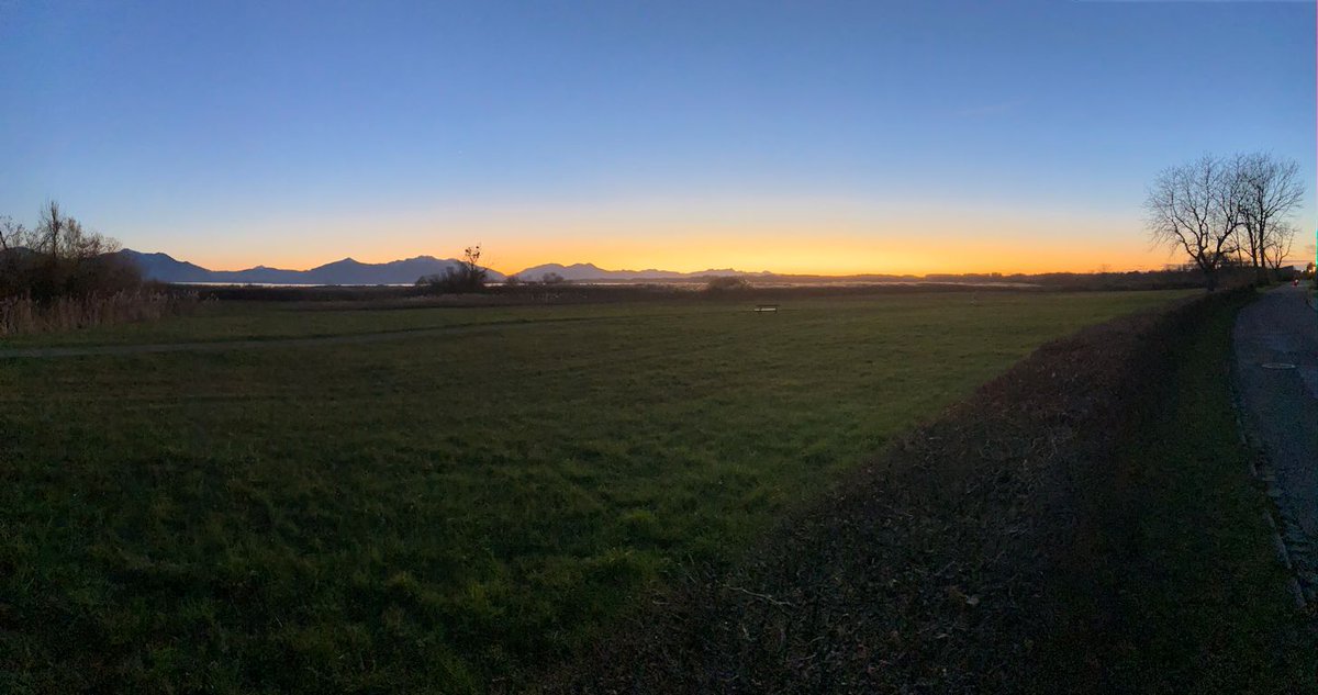 Gestern der Sonnenuntergang über dem Chiemsee. Hier der herrlichen Blick von Seebruck aus.