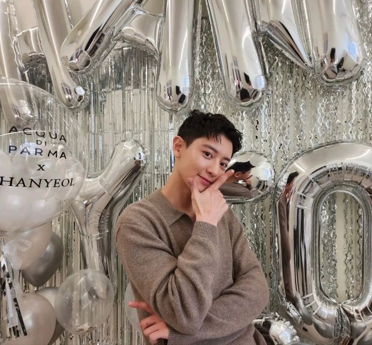 exochartstats's tweet photo. HAPPY BIRTHDAY, CHANYEOL 🎂 

32 CHERRYFULL YEARS WITH CHANYEOL 🍒 
#OurCloverLoeyDay 
#찬열이란_행복이_쏟아져내리는_오늘
#HappyChanyeolDay @weareoneEXO https://t.co/zMogdcYLgp