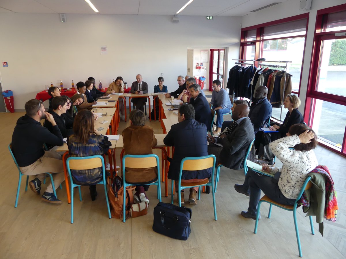 DSDEN82's tweet photo. Séminaire @IEXacTlse en présence du DASEN @LeNormandCyril1, au @JulesMichelet1. Table ronde sur le #bienêtre des élèves, rencontre avec les partenaires du réseau des IEX et ateliers de réflexion sur la gouvernance, communication et pédagogie de projets. Une matinée bien riche ! https://t.co/RHKja4uptj