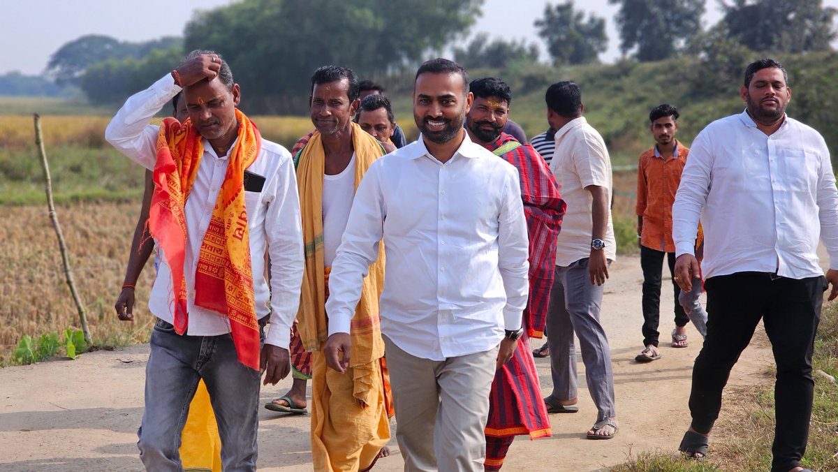 PritiranjanBJD's tweet photo. #ଓଁ_ନମଃ_ଶିବାୟ
ସୁକିନ୍ଦା ବ୍ଲକ ପିଙ୍ଗଲ ପଞ୍ଚାୟତ କଇଥା ଗାଁରେ ବାବା ଚନ୍ଦନେଶ୍ୱର ମହାଦେବଙ୍କ ମନ୍ଦିର ବାର୍ଷିକ ଉତ୍ସବରେ ଯୋଗ ଦେଇ ମହାଦେବଙ୍କ କୃପା ଲାଭ କରିବା ସହିତ ସମସ୍ତଙ୍କ ସୁଖ ସମୃଦ୍ଧି କାମନା କରିଛି।
#babachandaneswar #Pingal #Sukinda #shivatemple https://t.co/ouuO6TDquv