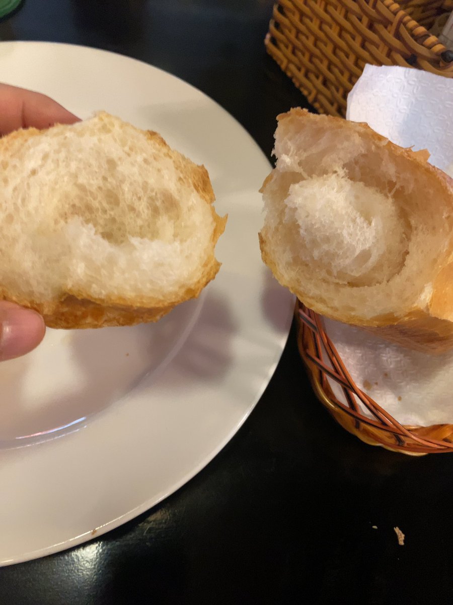 suwa_2003's tweet photo. バインミー食べた
中がスカスカのフランスパンでベーコンとか卵とか色々挟んで食べるみたいパクチーが絶妙やった https://t.co/lUuubCYxUB
