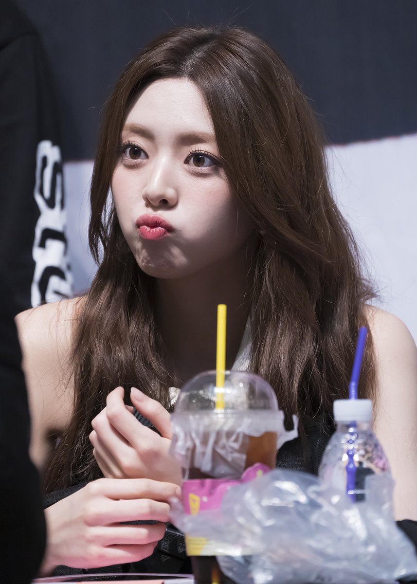 ITZY_PAN's tweet photo. 241027 
#있지 #ITZY #유나 #YUNA https://t.co/FBgjjsMifL